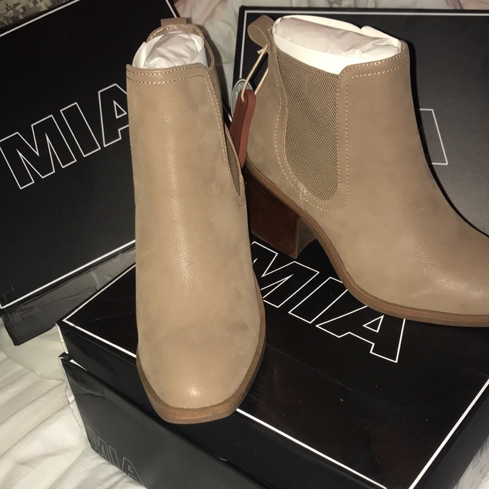 MIA size 8 booties 2 pairs black and brown